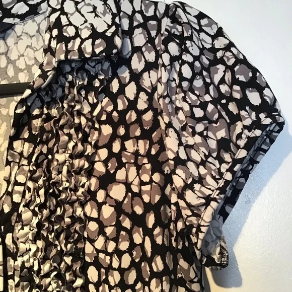 Reitmans Black & White Women’s Short Sleeves Top Size US S - Picture 13 of 15